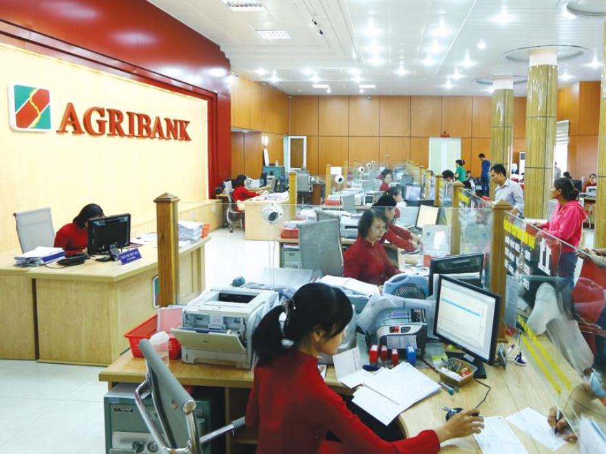 Hướng dẫn rút tiền thẻ tín dụng Agribank đơn giản tại quầy giao dịch