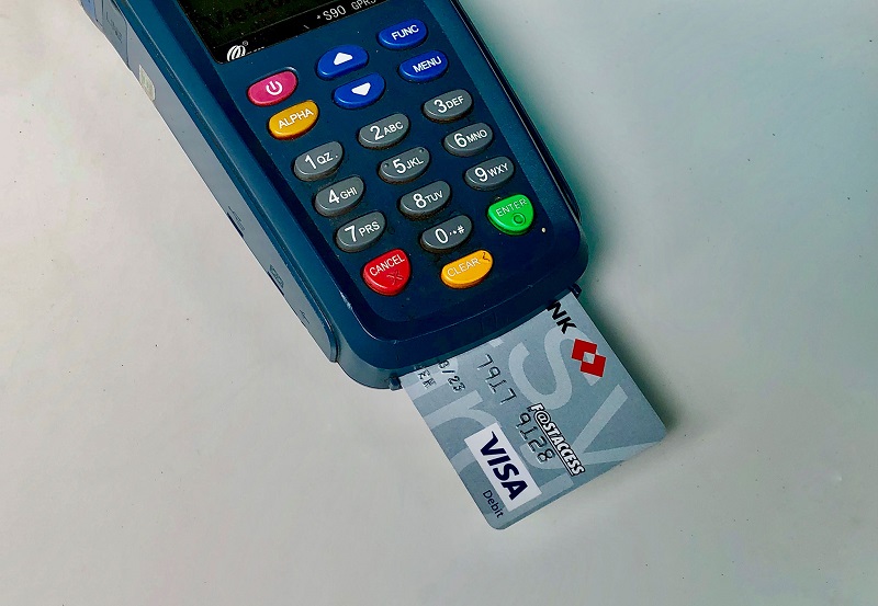 Đáo hạn thẻ tín dụng Techcombank bằng máy POS